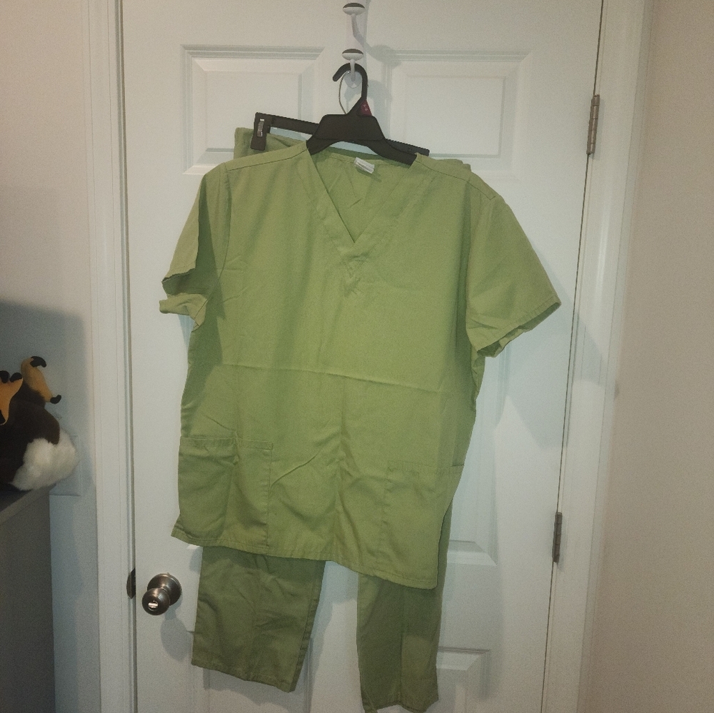 Large Vital Threads Scrub Set